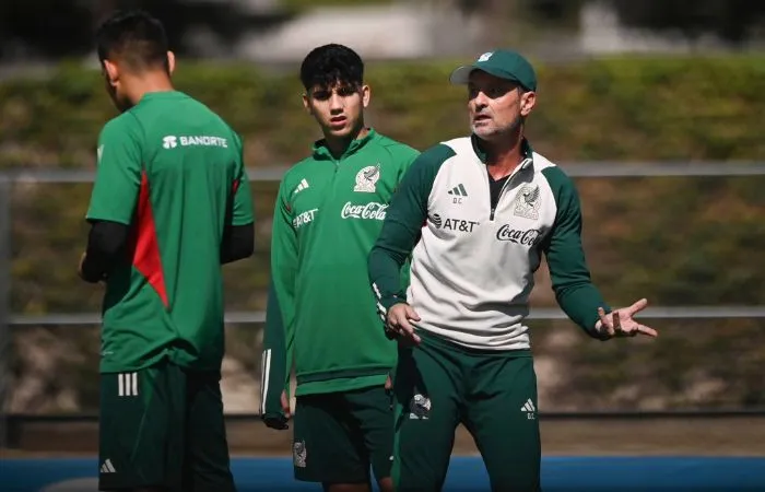 TWITTER: @miseleccionmx Diego Cocca en uno de los entrenamientos de su primera convocatoria con el Tri