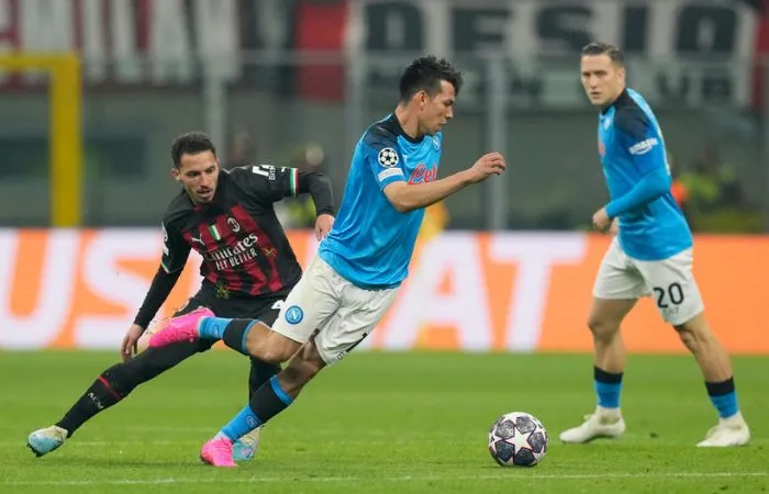 Chucky Lozano en la derrota ante el Milan en Champions League