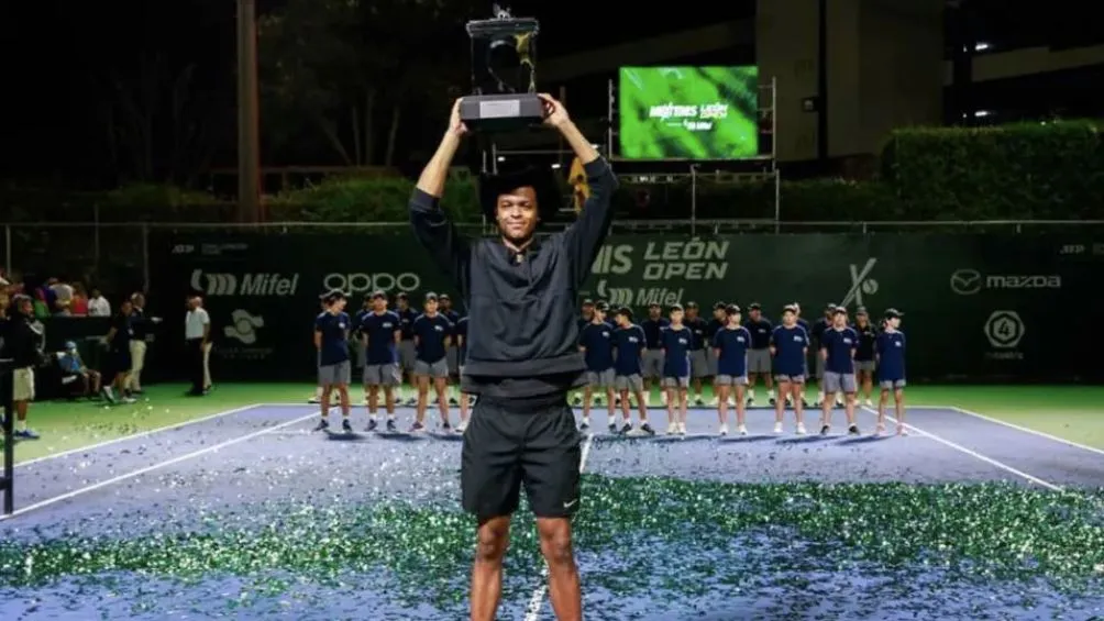 TWITTER: @mextenis Perricard celebra su triunfo en León