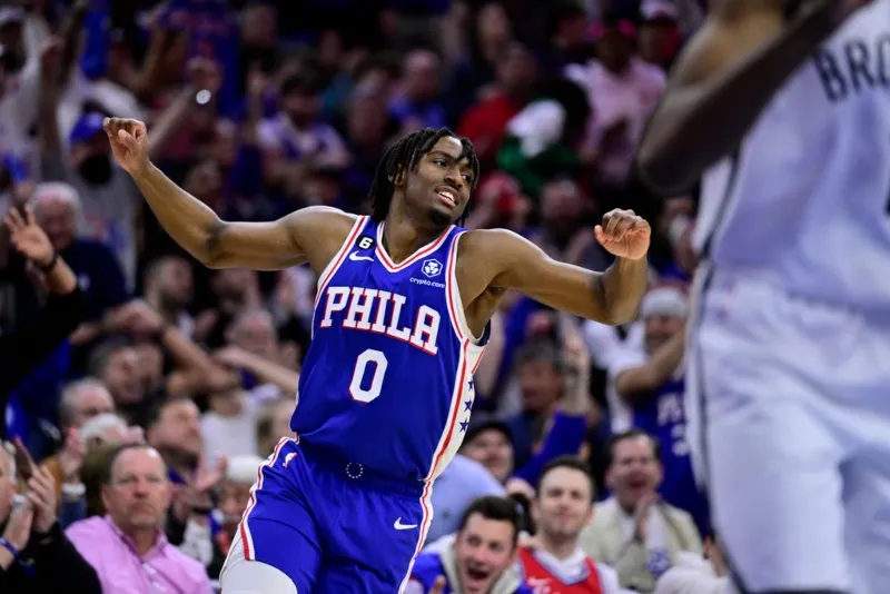 Maxey anotó 33 puntos