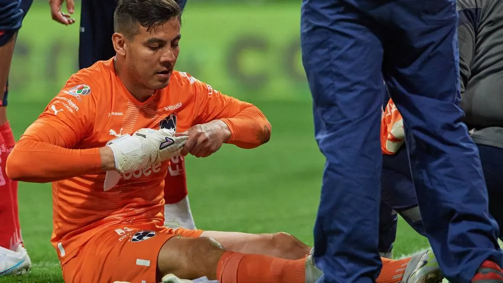 Luis Cárdenas fue atendido en el terreno de juego