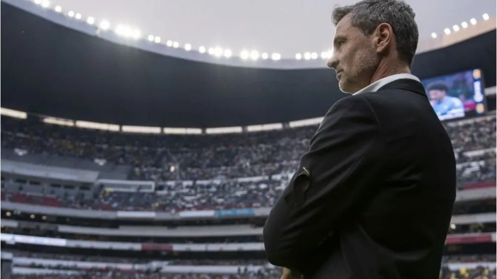 Diego Cocca en su primer partido en el Estadio Azteca