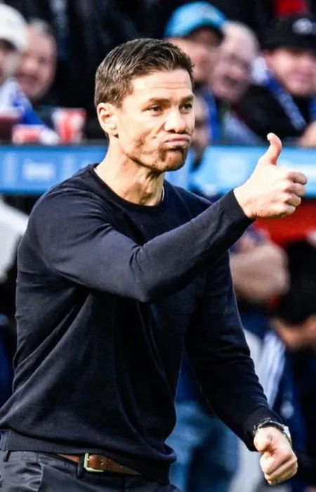 ESPECIAL Xabi Alonso dirigiendo un partido del Bayer Leverkusen