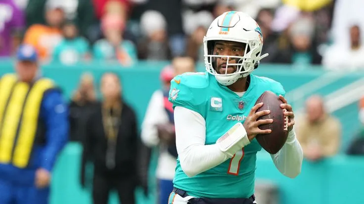 AP Tua Tagovailoa en partido con los Dolphins