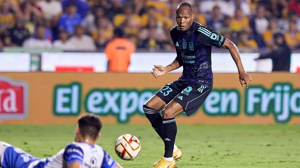 MEXSPORT Quiñones a punto de rematar