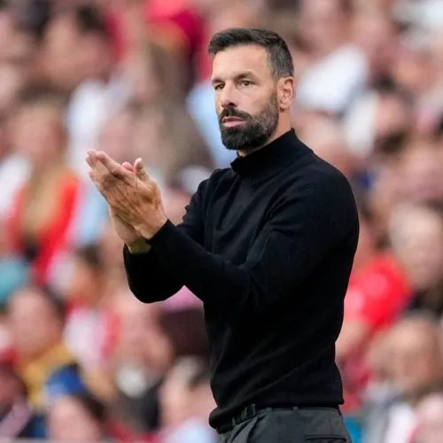 INSTAGRAM: @rvnistelrooij Ruud Van Nistelrooy dirigiendo un partido del PSV