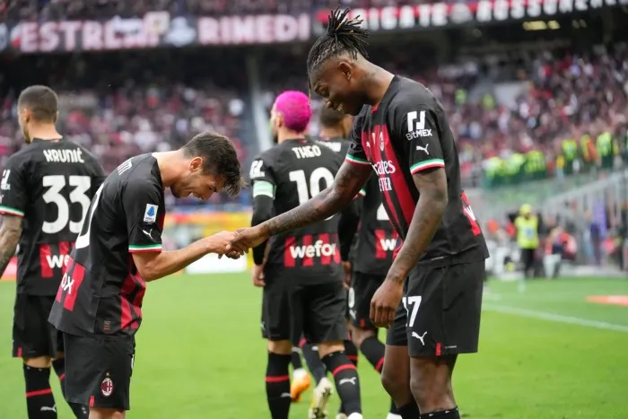 Rafael Leto festeja uno de sus dos goles