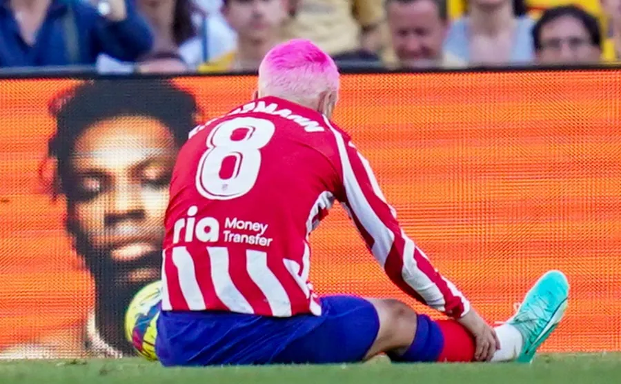 Antoine Griezmann se lamenta en juego