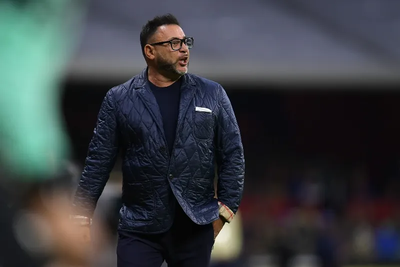 Mohamed fue expulsado en el primer tiempo del Clásico Capitalino