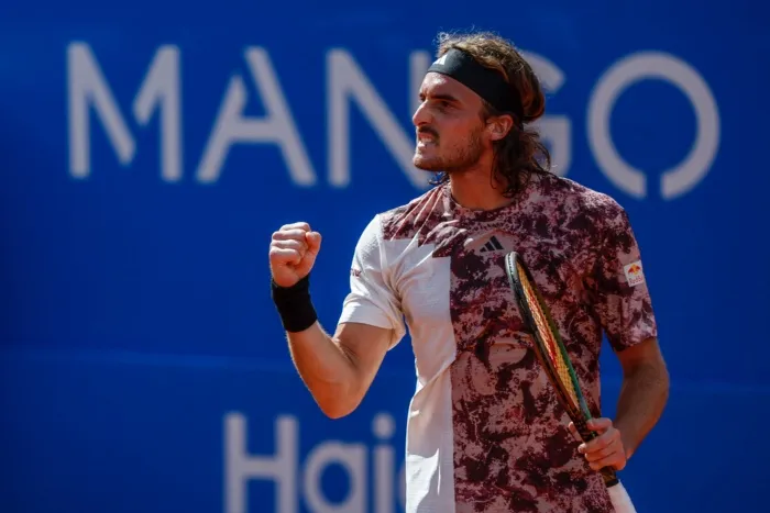 AP Stefanos Tsitsipas celebrando una victoria durante un torneo