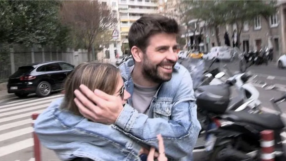 Piqué posa junto a Clara Chía