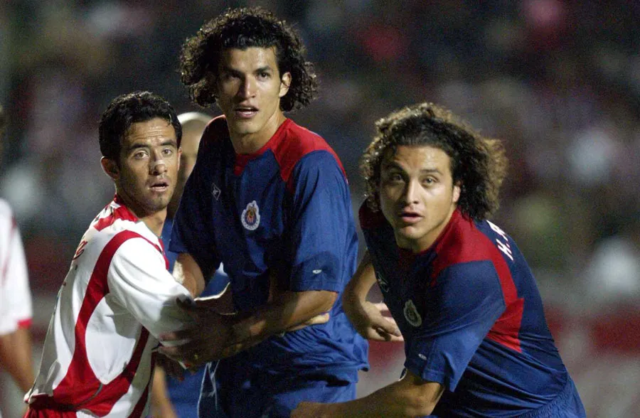 MEXSPORT Reynoso y el 'Maza' Rodríguez en juego con Chivas en 2004