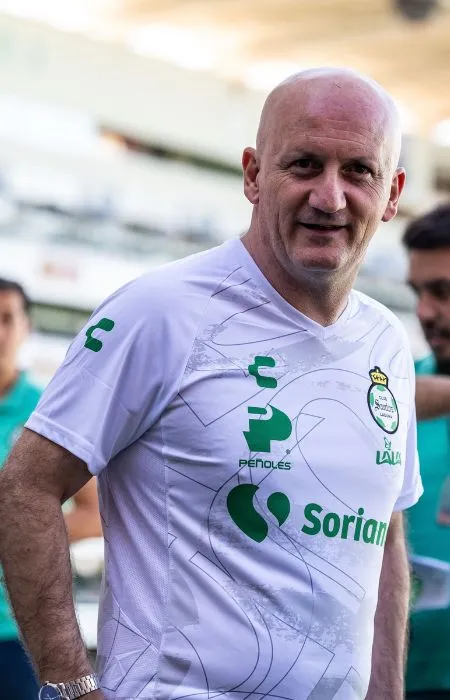 Pablo Repetto en su presentación con Santos