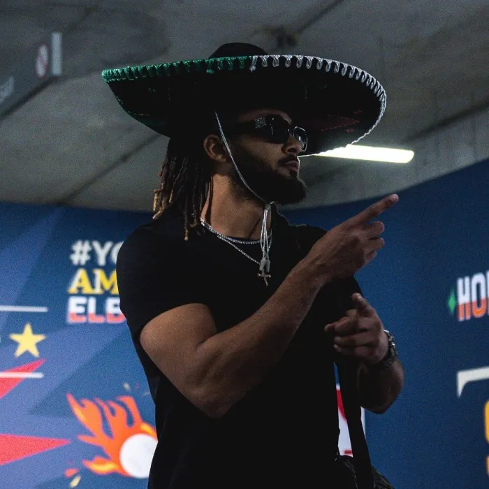INSTAGRAM @padres Tatis Jr con un sombrero de charro llegando al estadio