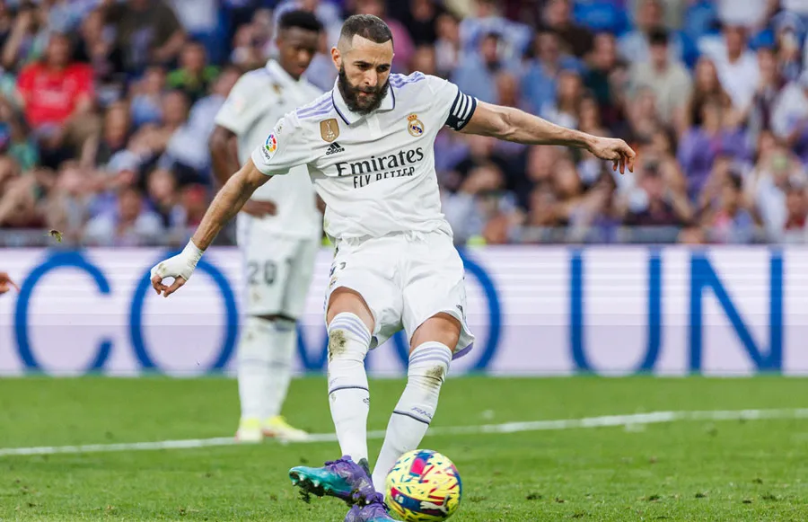 Benzema anota desde los once pasos