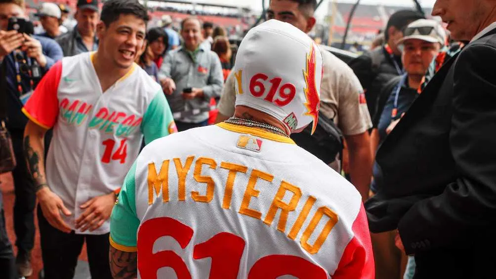 Rey Mysterio y Brando Moreno invitados de lujo