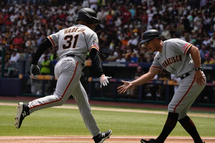 LaMonte Wade Jr celebra su cuadrangular