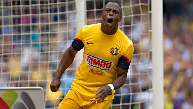 MEXSPORT Chucho Benitez celebra un gol