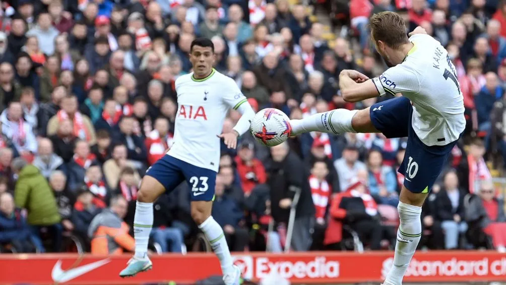 Momento del gol de Kane ante el Liverpool