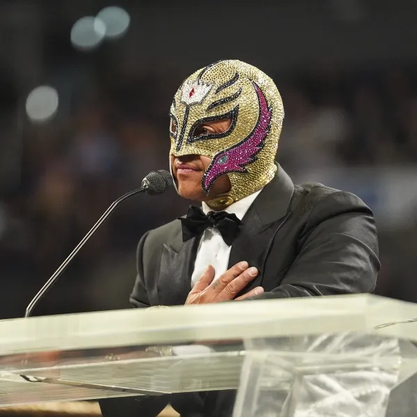 Rey Mysterio fue inducido recientemente al Salón de la Fama de la WWE