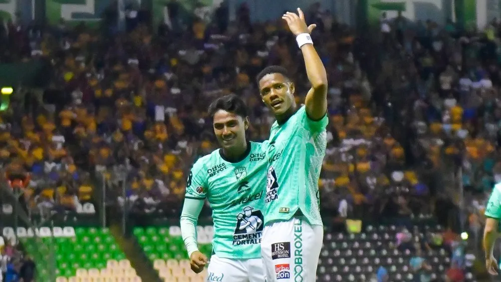 Yairo Moreno anima a la grada