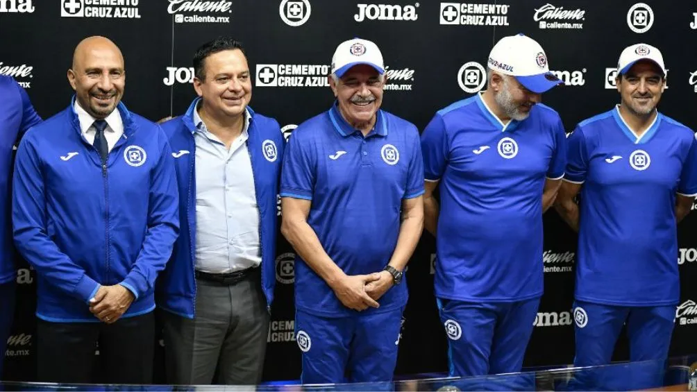 MEXSPORT Pérez durante la presentación del nuevo cuerpo técnico