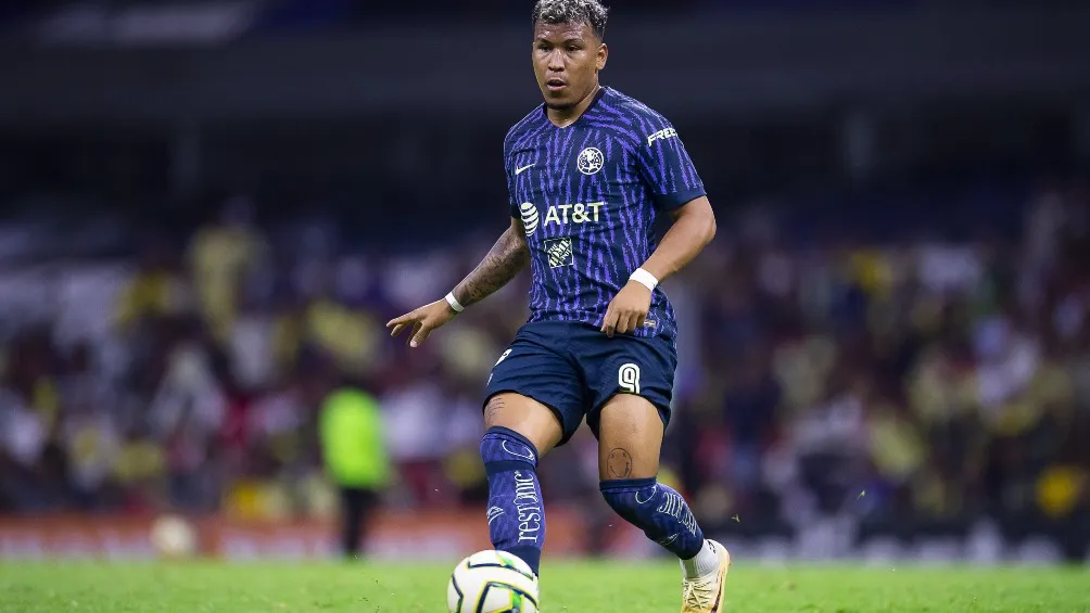 Martínez ejecuta un pase