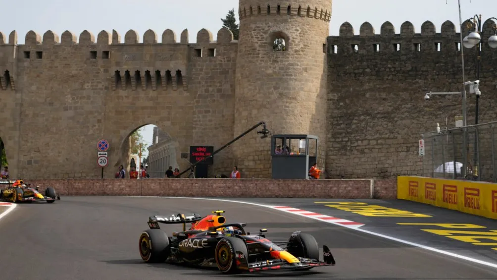 El RB19 en una curva