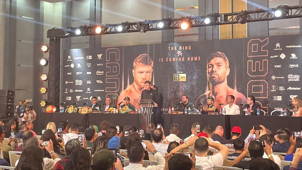 La conferencia de prensa previa a la pelea contra Ryder