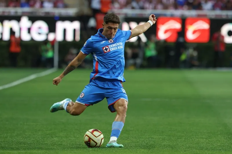 Huescas golpea la pelota