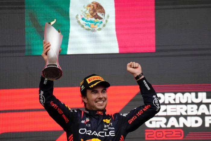 Checo celebra su primer puesto