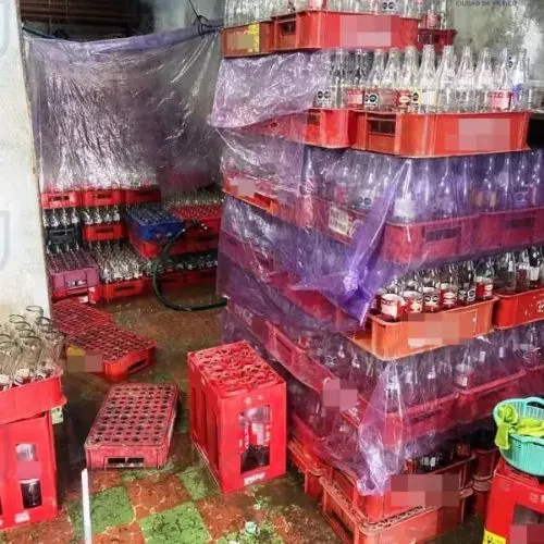 Botellas de Coca-Cola donde se producía la bebida falsa