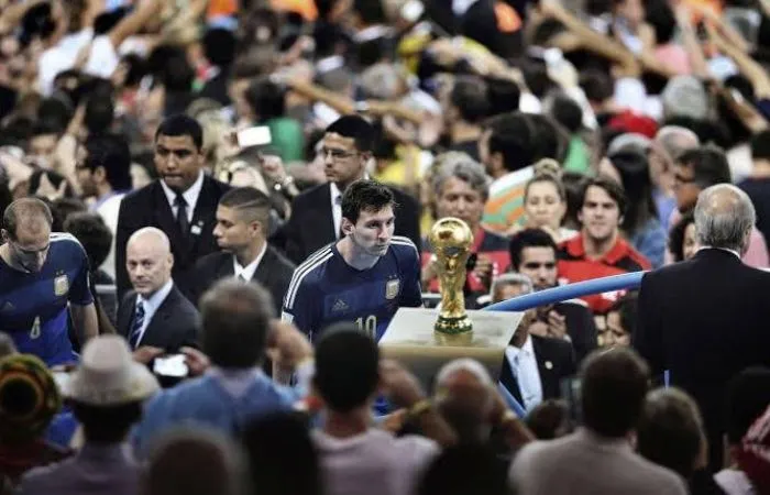 Leonel Messi en la ceremonia de premiación en Brasil 2014
