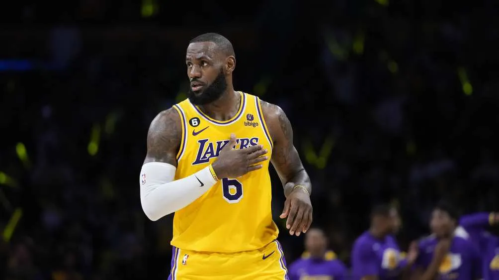 AP LeBron James sigue ganando millones en la NBA