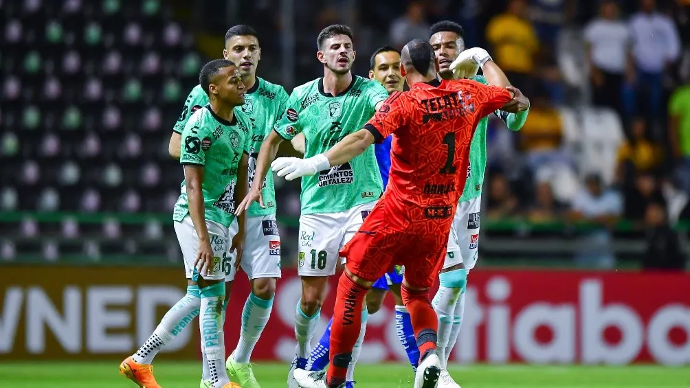 Contra medio equipo de León