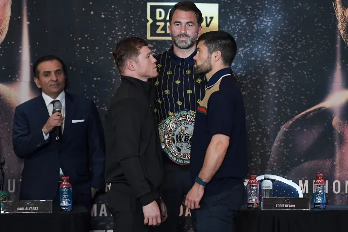 Canelo y Ryder en una conferencia de prensa
