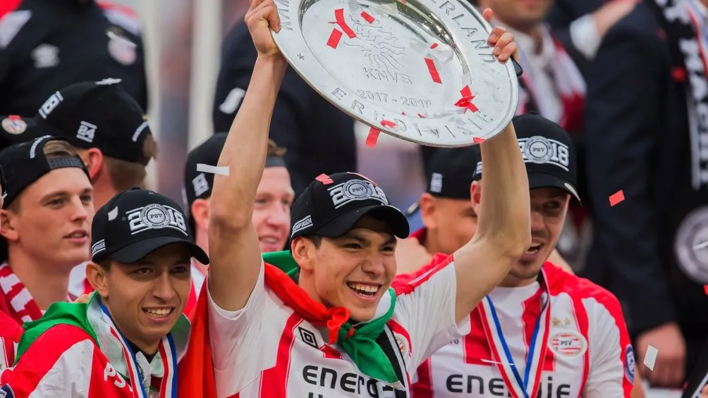 Presumiendo el logro con el PSV