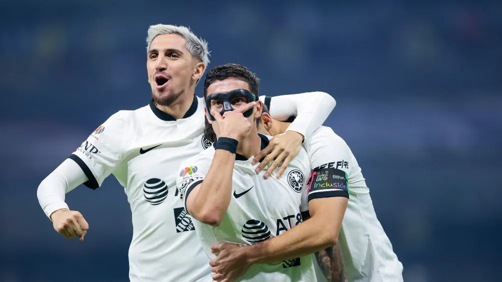 Celebrando una anotación al Cruz Azul