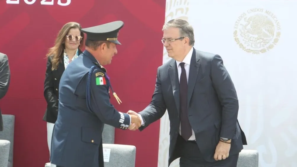 @m_ebrard Durante una ceremonia en el AIFA
