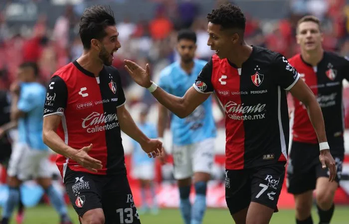 Ozziel Herrera festejando un gol suyo ante Pachuca