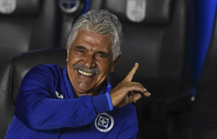 MEXSPORT Tuca Ferretti sonriendo en el Estadio Hidalgo