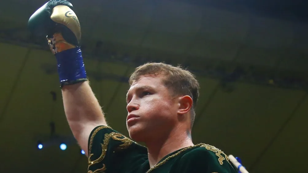 Álvarez con el puño en alto