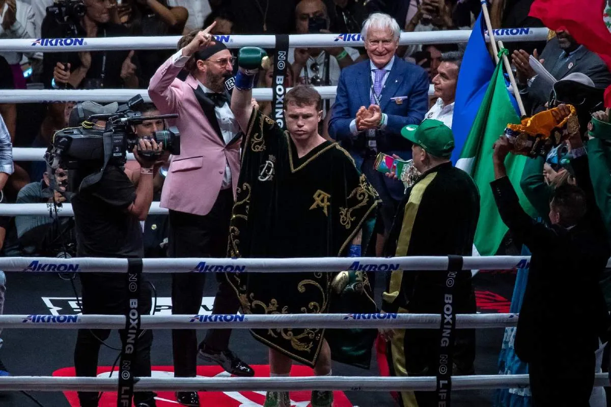 'Canelo' Álvarez ganó a John Álvarez por decisión unánime