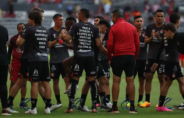 Jugadores de Atlas previo al partido ante Chivas