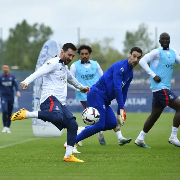 Messi entrenando con el equipo