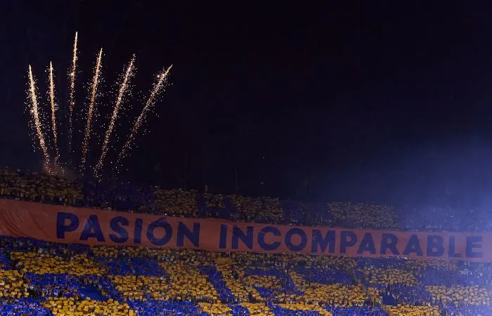 Recibimiento de afición de Tigres ante Toluca