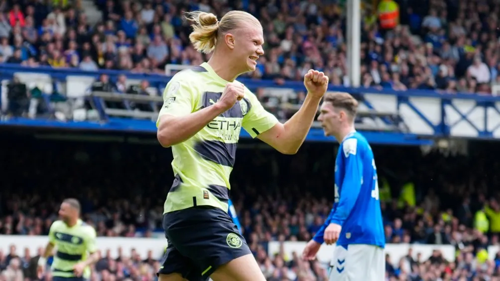 Haaland festeja su gol en el Goodison Park