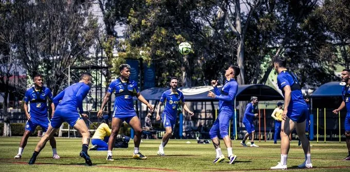 Jugadores del América entrenando en las instalaciones de Coapa