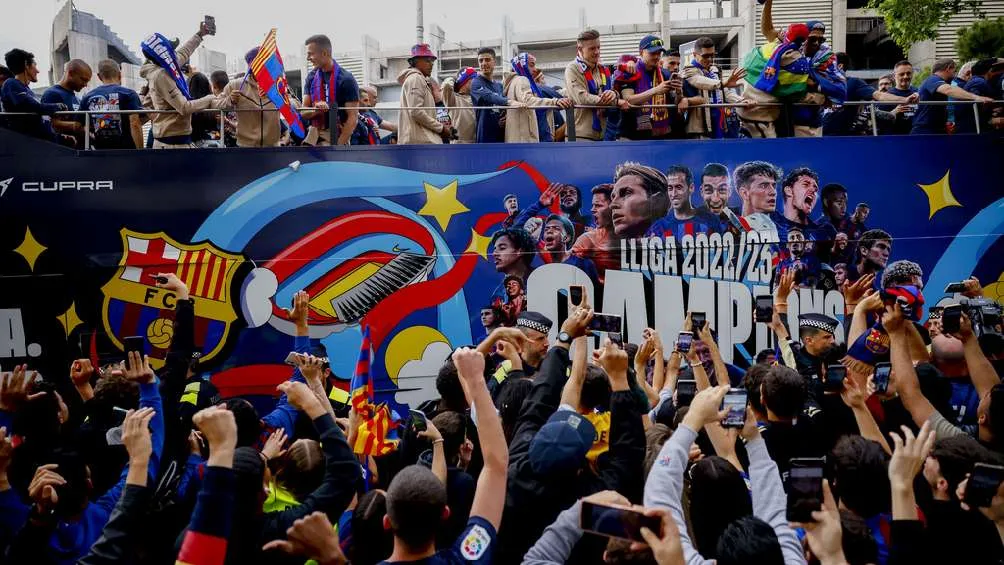 AP Los aficionados festejan el campeonato