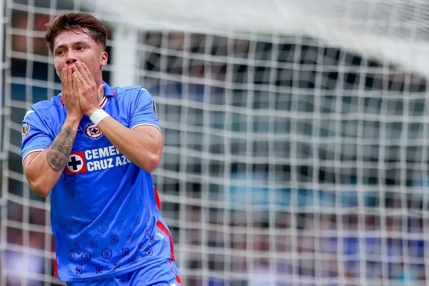 MEXSPORT Huescas en un partido de Cruz Azul